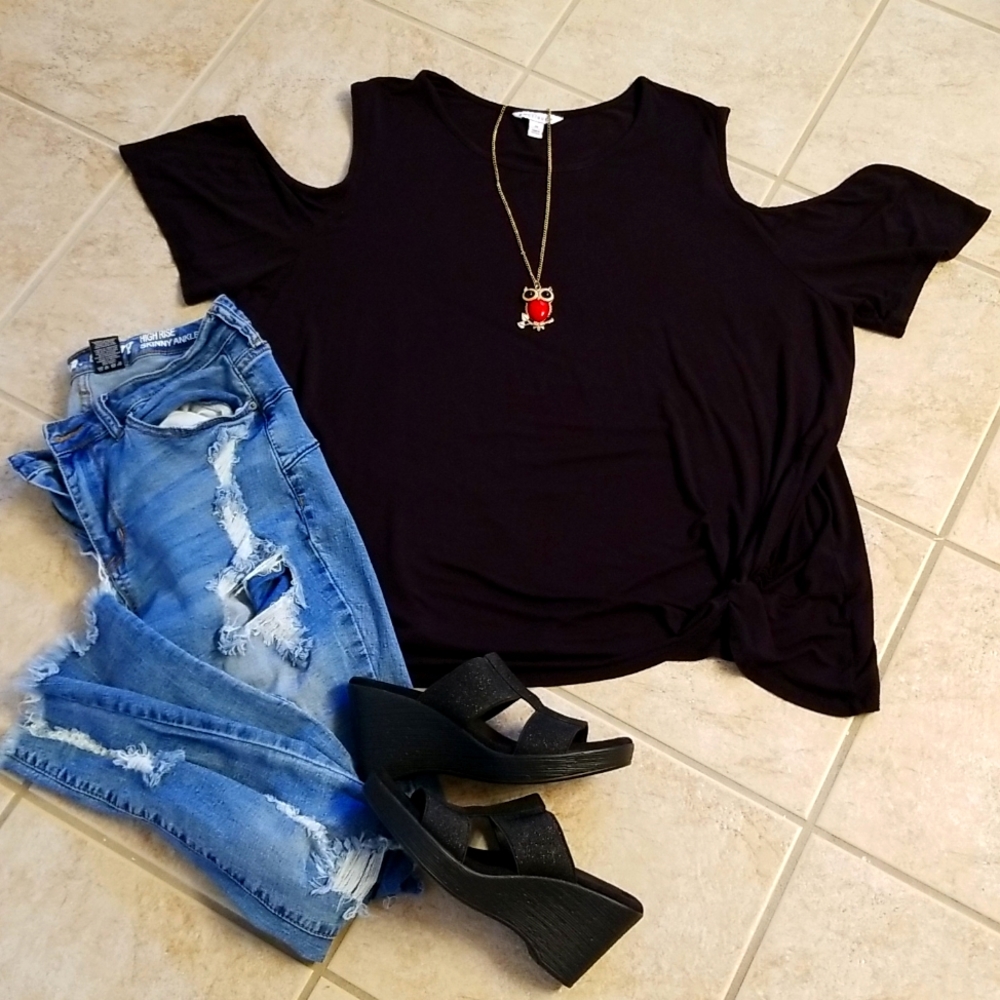 Black cold shoulder plus size top size 3x